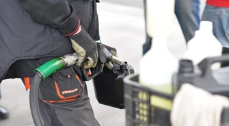 Nie będzie podwyżki cen paliw. Poseł PiS wyjaśnia, dlaczego