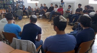 Uczniowie z Izraela odwiedzili piotrkowską synagogę