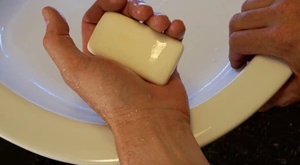 Choroba brudnych rąk - wzrasta liczba zachorowań 