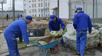 Więźniowie pobierają nauki