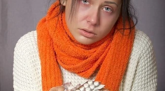 Atakuje nagle i zwala z nóg 