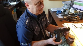 Strzelał do puszek, trafił w okno bloku 