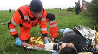 Atak terrorystyczny, awaryjne lądowanie i ratowanie rannych na lotnisku w Piotrkowie 