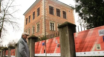 &#8222;Budowanie państwowości i demokracji&#8221; &#8211; kolejna wystawa w &#8222;Galerii na płocie&#8221; 