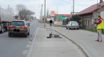 W autobusie otworzyła się pokrywa silnika. Ranna rowerzystka 