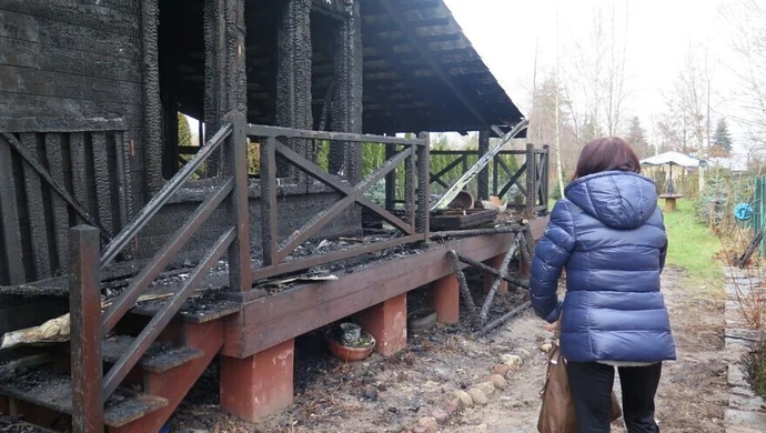 Spłonął dom sąsiadki. Mieszkańcy os. Pawłowska nie czują się bezpiecznie 