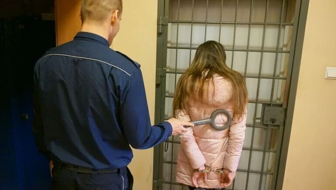 Podały się za pracownice spółdzielni, okradły staruszkę 