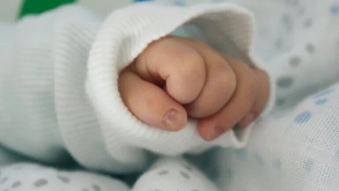 Pijana babcia upuściła niemowlaka