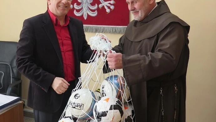 Piłki z Piotrkowa dla młodzieży z Rwandy 