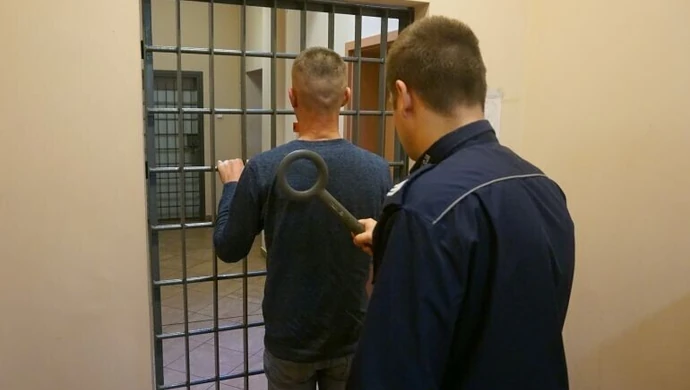 Wyłudzał pieniądze na portalu społecznościowym 