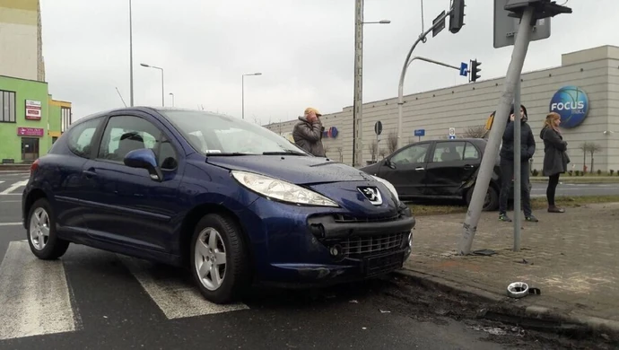 Znów kolizja przy galerii