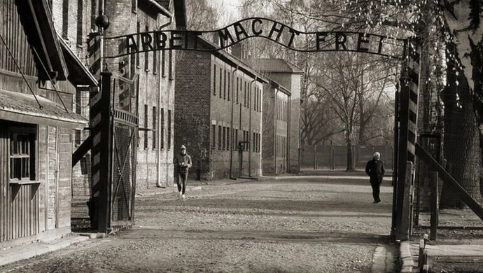 Jak walczyć z „polskimi obozami śmierci”?