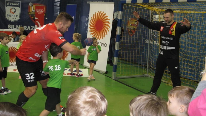 Sportowcy zachęcali przedszkolaków do aktywności fizycznej