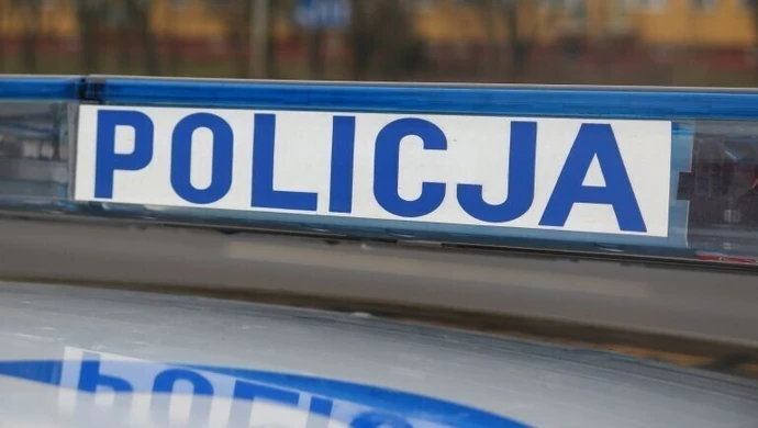 Ma na koncie kradzież z włamaniem, do tego podarł dokumenty procesowe 