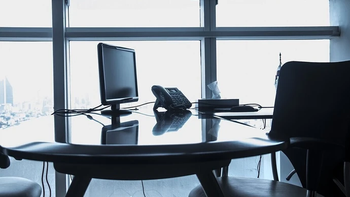 Jakie oświetlenie wybrać do biura? Poznaj porady eksperta