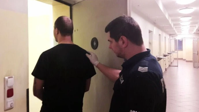 Osiedle Wierzeje w Piotrkowie: Pobili i zastraszali sąsiada 