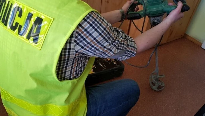 Włamali się do forda, ukradli narzędzia 