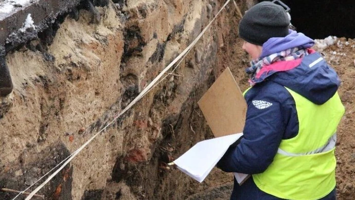 Archeologiczne odkrycie podczas prac przy kanalizacji