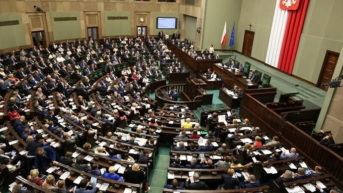 Wójtowie, burmistrzowie, prezydenci i posłowie będą zarabiać mniej