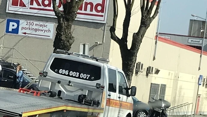 Zderzenie motocykla z samochodem osobowym