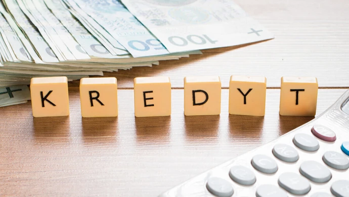 Szybka pożyczka czy kredyt w banku? W czym tkwi przewaga chwilówek?