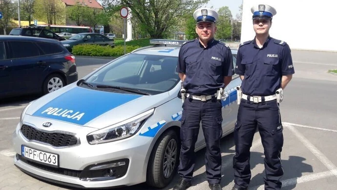 Pomogli ciężarnej kobiecie dojechać do szpitala 