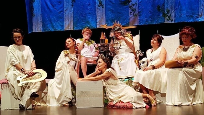 Widzów zabrali na teatralny &#8222;Olimp&#8221;