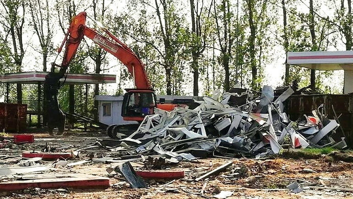 Rozbiórka stacji benzynowej przy Al. Sikorskiego w Piotrkowie [AKTUALIZACJA]