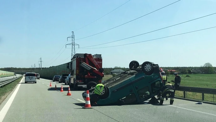 Zderzenie aut na S8 [AKTUALIZACJA]