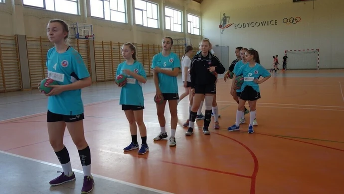 Kolejna lekcja młodych piłkarek