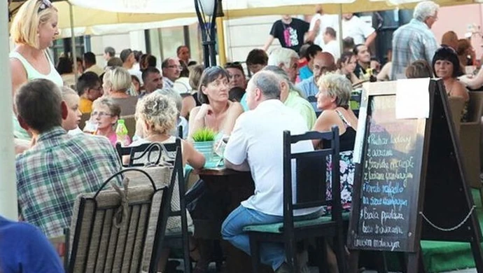 Letnie ogródki w Rynku Trybunalskim mają wyglądać podobnie