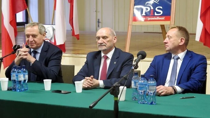 Co dalej z S12 i pogłębianiem Pilicy? Politycy PiS na spotkaniu w Sulejowie