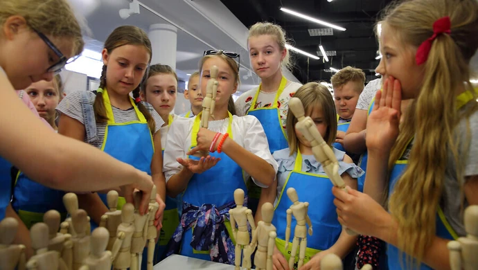 Lokomotywa Łódzkiego Domu Kultury odwiedziła ASP