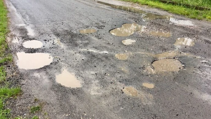 Z niecierpliwością czekają na remont drogi