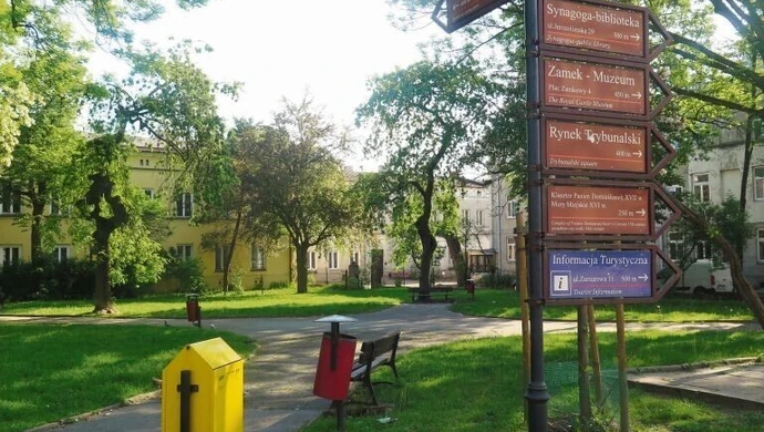 Skwer przy ul. Cmentarnej imienia wybitnego sędziego