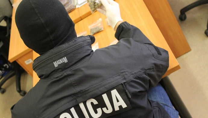 Policjanci z Tomaszowa rozbili rodzinny biznes narkotykowy