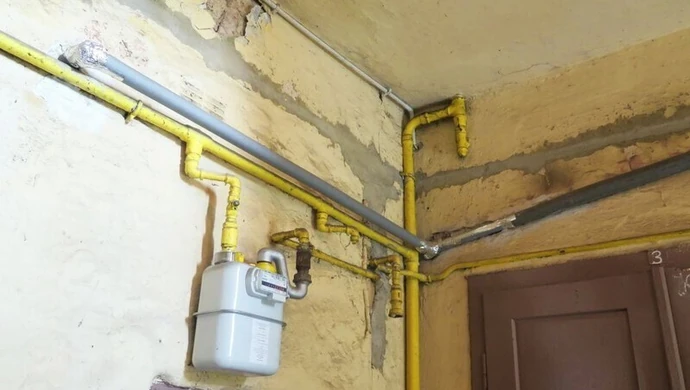 Połowa kamienicy w remoncie, połowa się wali 