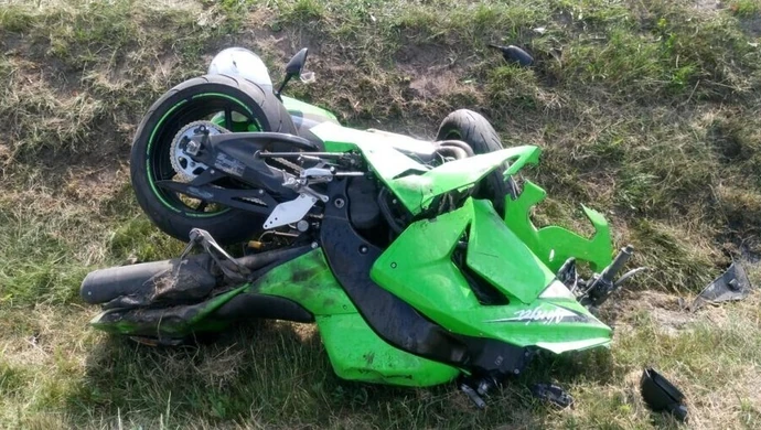 Chcieli przybić "piątkę". Dwa motocykle zniszczone 