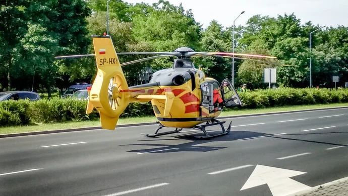 Śmigłowiec lądował na skrzyżowaniu
