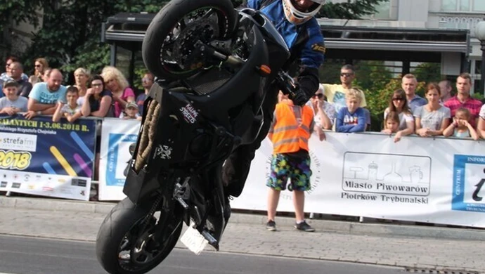 Pokaz stuntu motocyklowego w centrum Piotrkowa (GALERIA, VIDEO)
