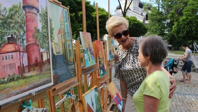 Happening artystyczny i zbiórka pieniędzy dla dzieci 