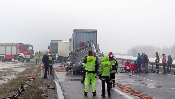 Nadal nie ma opinii biegłych. Śledztwo w sprawie karambolu na A1 przedłużone