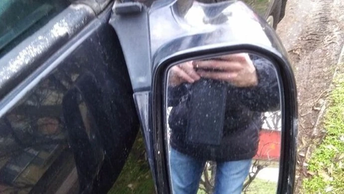 Ponad 20 uszkodzonych samochodów 