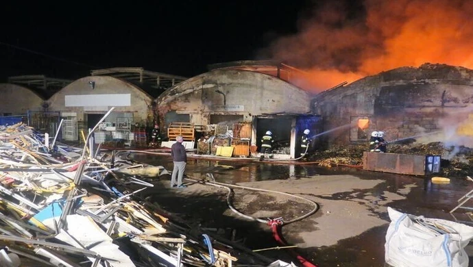 Trzech nieletnich odpowie za podpalenie na Topolowej