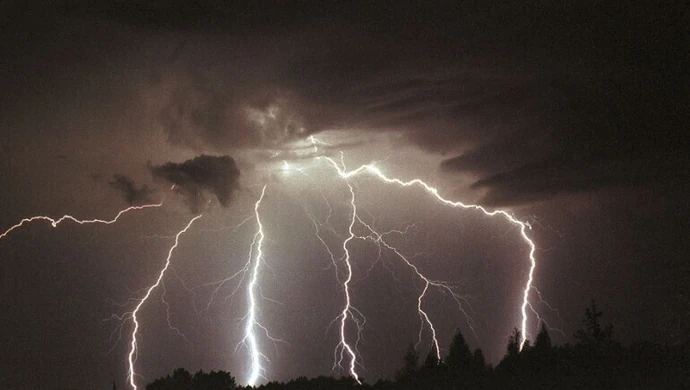 Znów ostrzegają przed burzami 