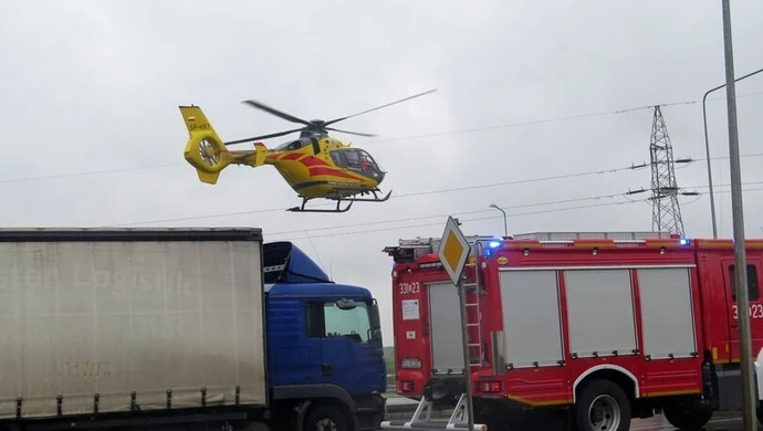 Wypadek na Rakowskiej. 11-latek przetransportowany śmigłowcem do szpitala
