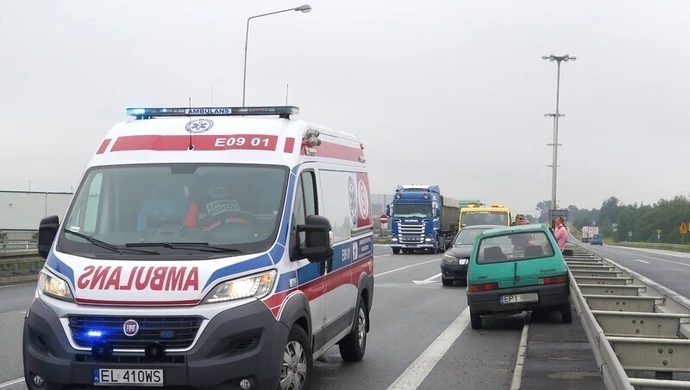 Stłuczka dwóch aut na węźle Piotrków Trybunalski Południe