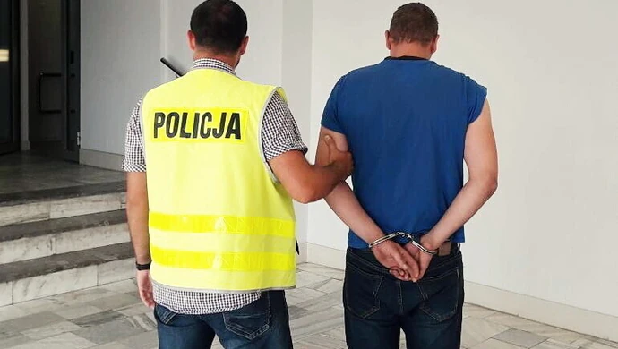 Nie zatrzymał się do kontroli drogowej. Był pijany 