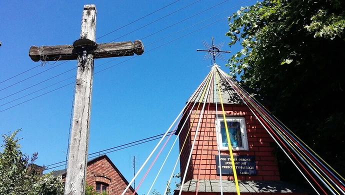 Krzyż w Piekarach świadkiem historii