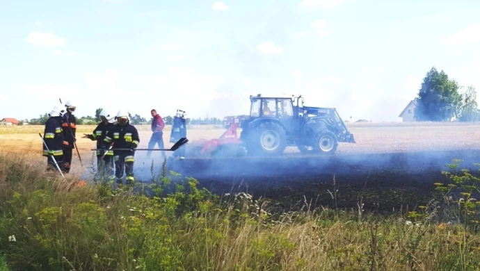 Pożary pól w powiecie. Strażacy apelują o ostrożność